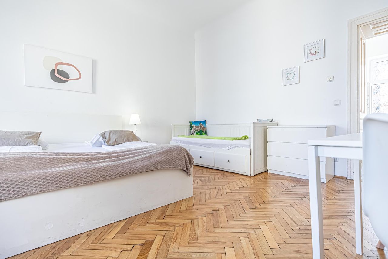 Stylish apartment for long-term stays in Margareten, up to 5 people
