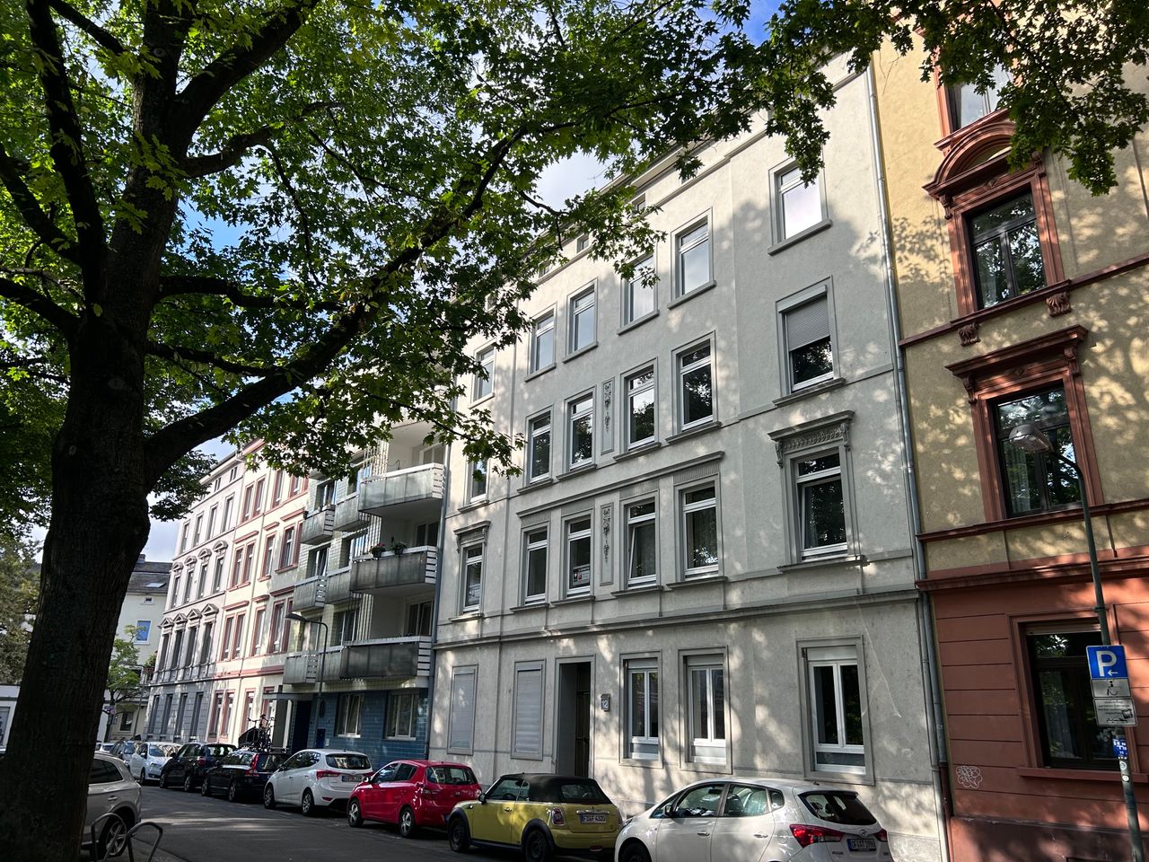 Offer to rent a high-quality renovated apartment in Frankfurt-Sachsenhausen