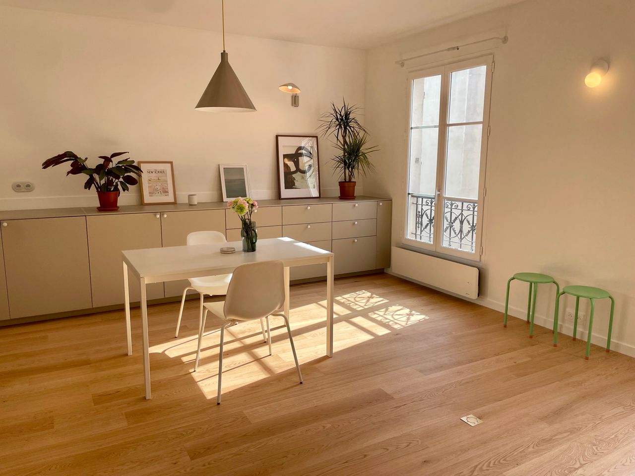 Bright & Stylish 1-Bedroom Apartment in the Heart of the 9th – Quiet Courtyard, High-End Renovation