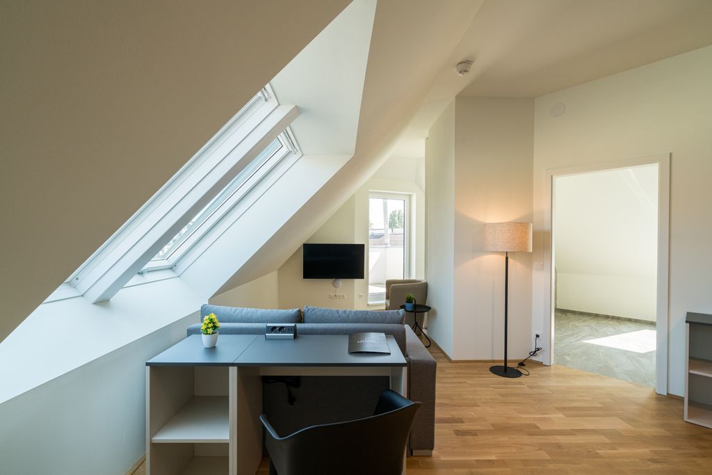 Expansive Vienna Attic Apartment - Perfect for Families and Business Travelers near Messe Wien