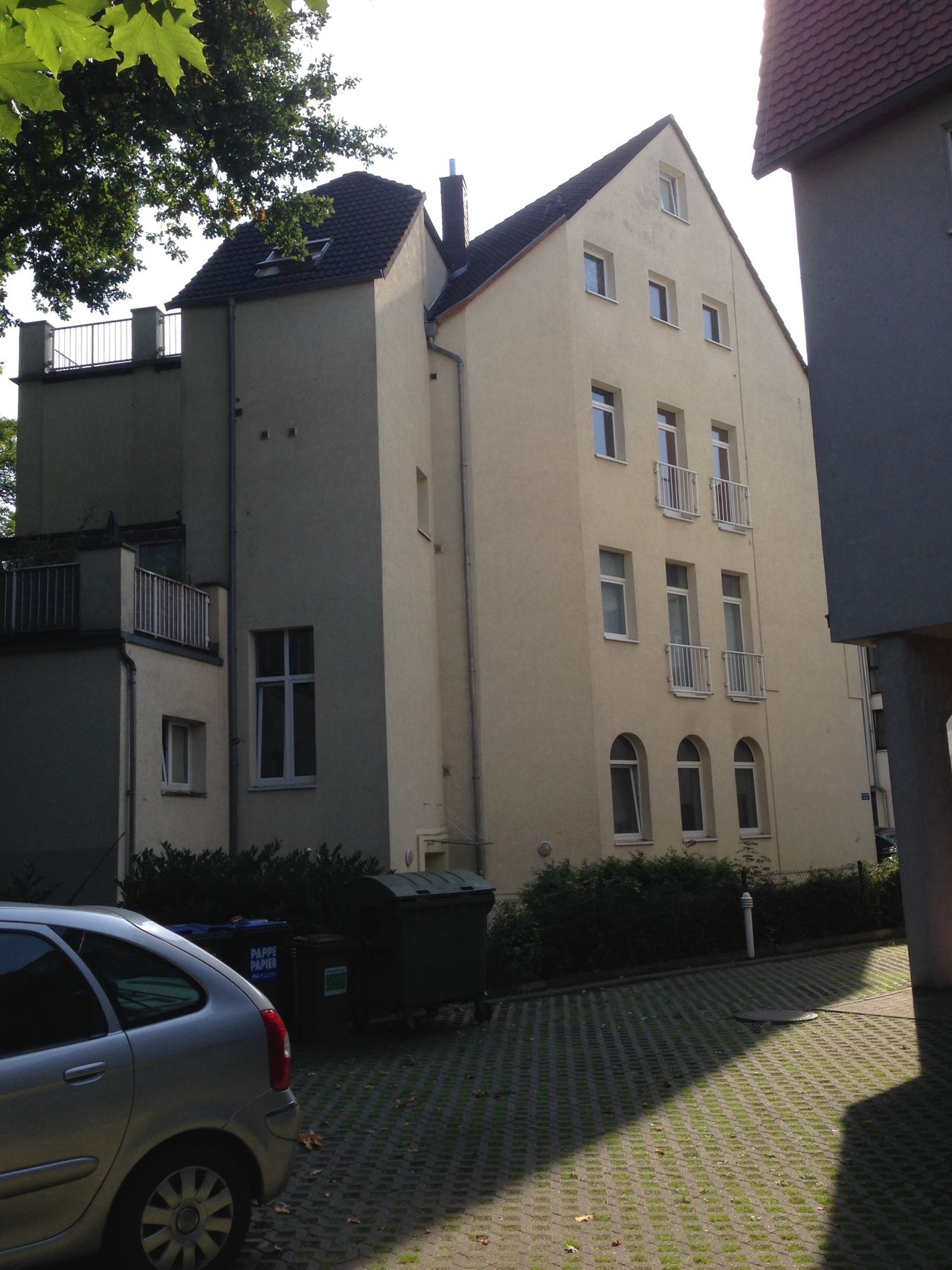 3 room apartment "Karl-Heine", French balcony, private garage, W-LAN, washing-machine