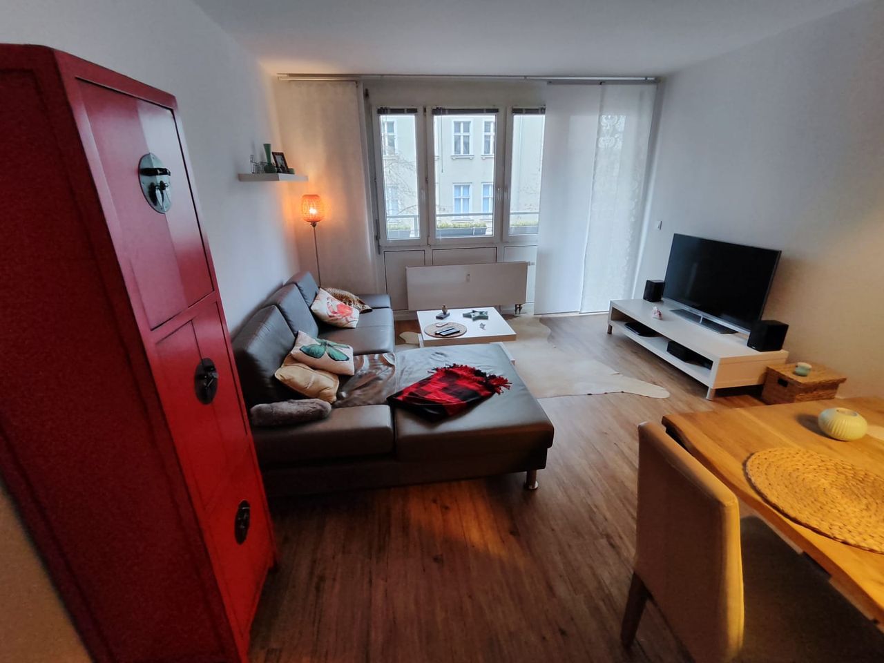 Charming, peaceful 3-room apartment located in Mitte between Mauerpark and Rosenthaler Platz.