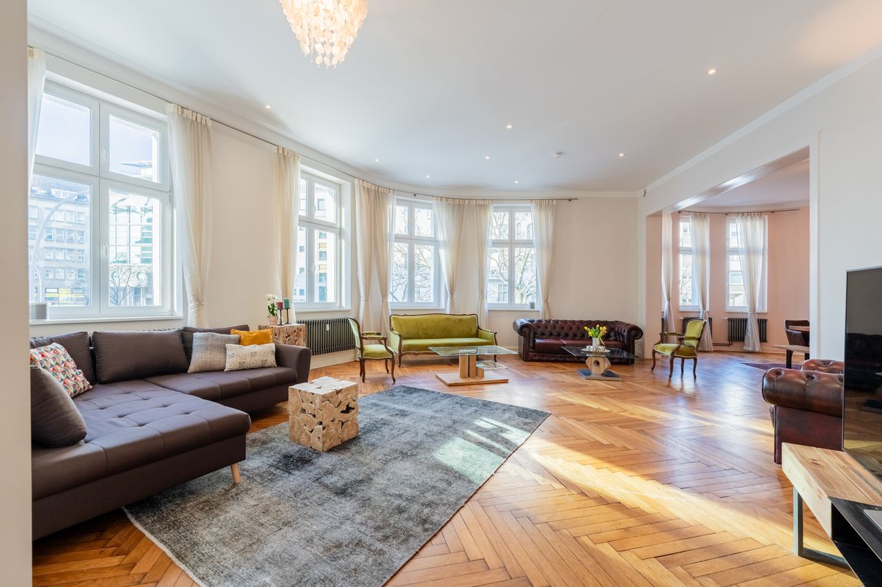 Newly Renovated: Luxurious 6 room Apartment Near Kurfürstendamm