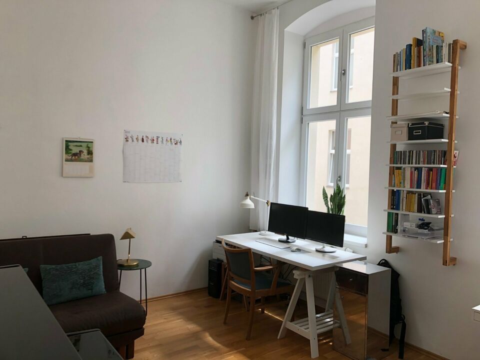 Very large and bright apartment on the corner of Oranienburger Tor