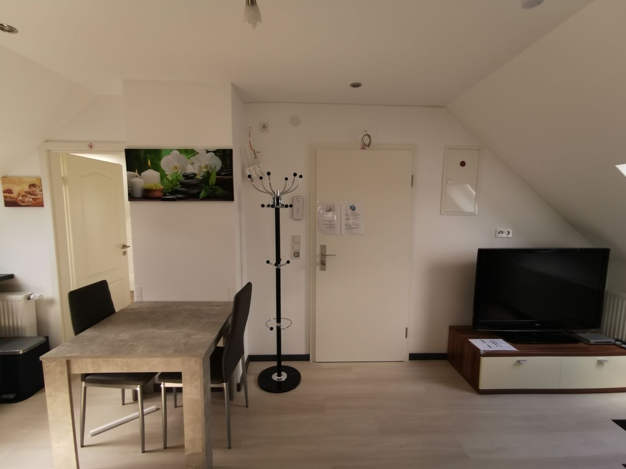 Wonderful and chic penthouse apartment on time in Cologne