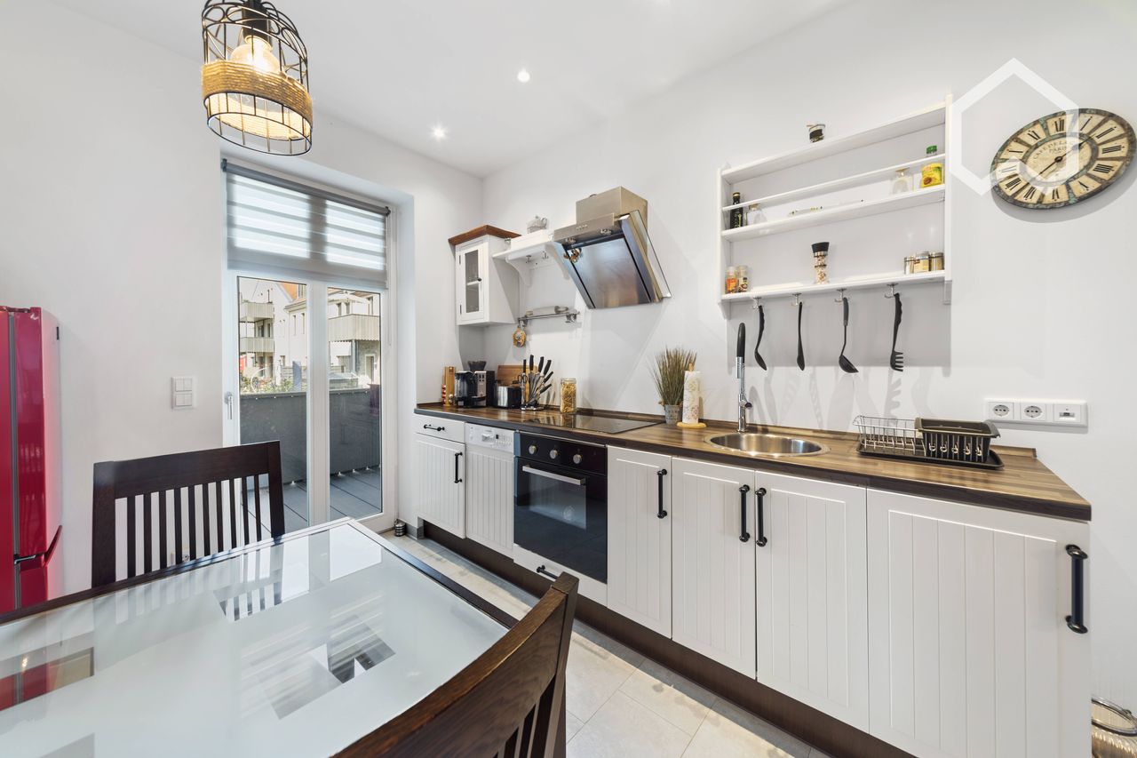 Designer apartment in a historic courtyard for professionals and interim tenants: Floor heating | Balcony | Parking space | All-inclusive