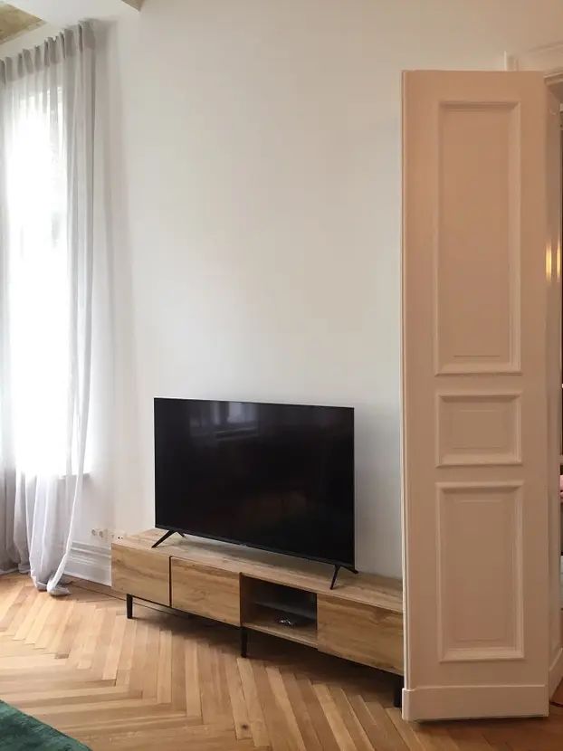 Elaborately completely renovated luxury apartment in the best location - first occupancy