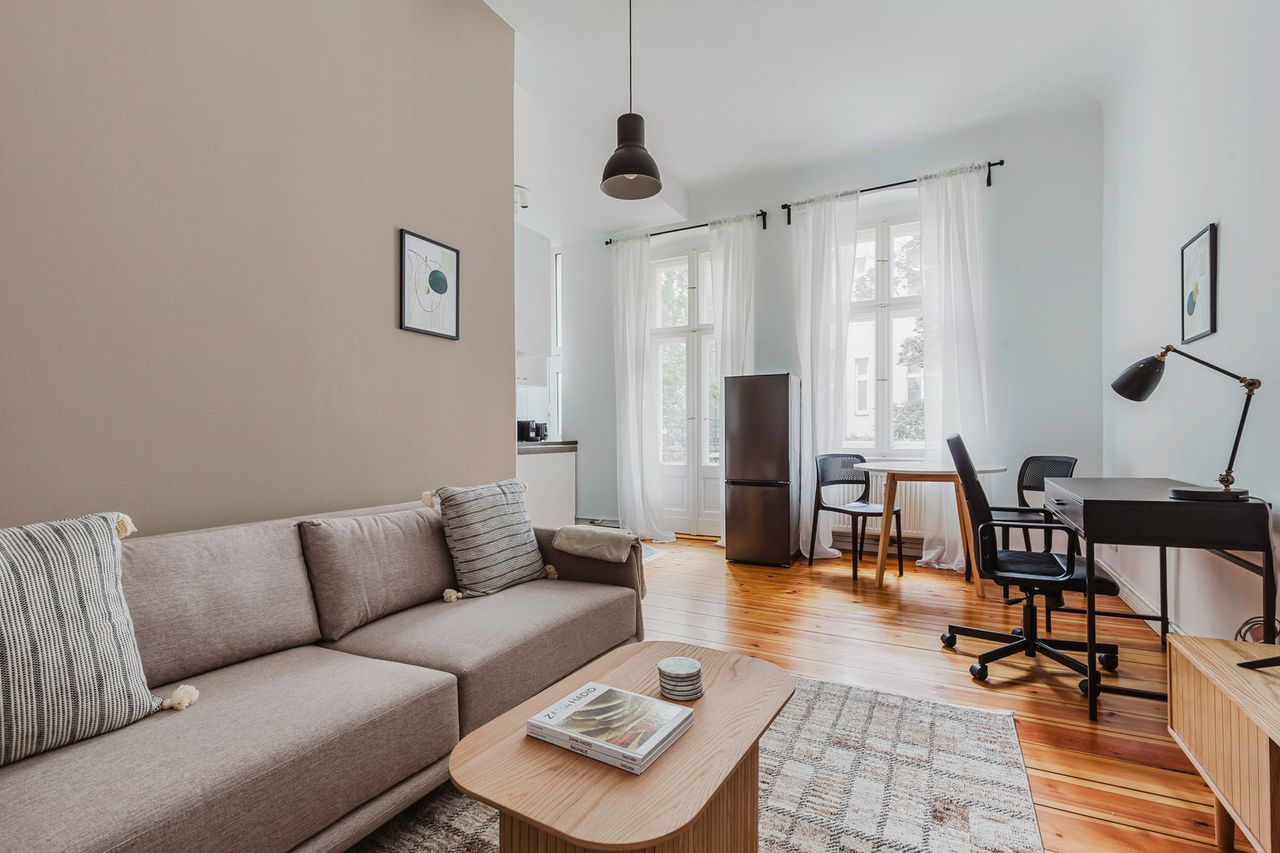 Clean Neukölln 1BR w/ Balcony & Washer