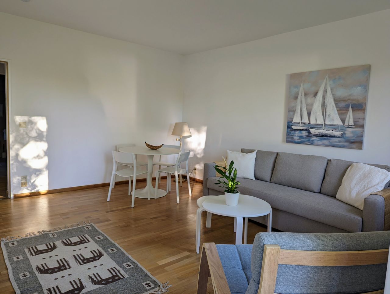 Modern and bright 2 room apartment in green Berlin Zehlendorf