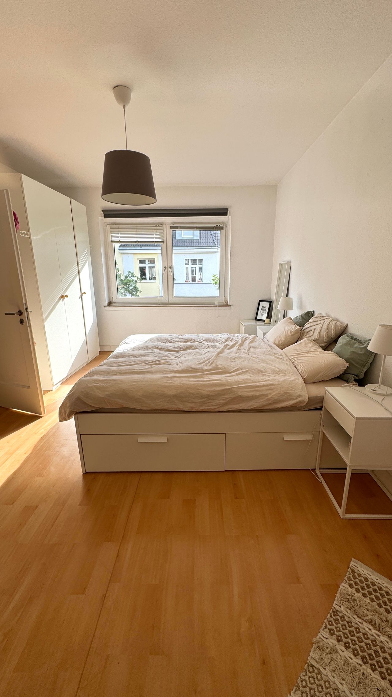 CENTRAL & RHINE CLOSE furnished 2-room flat with sunny balcony