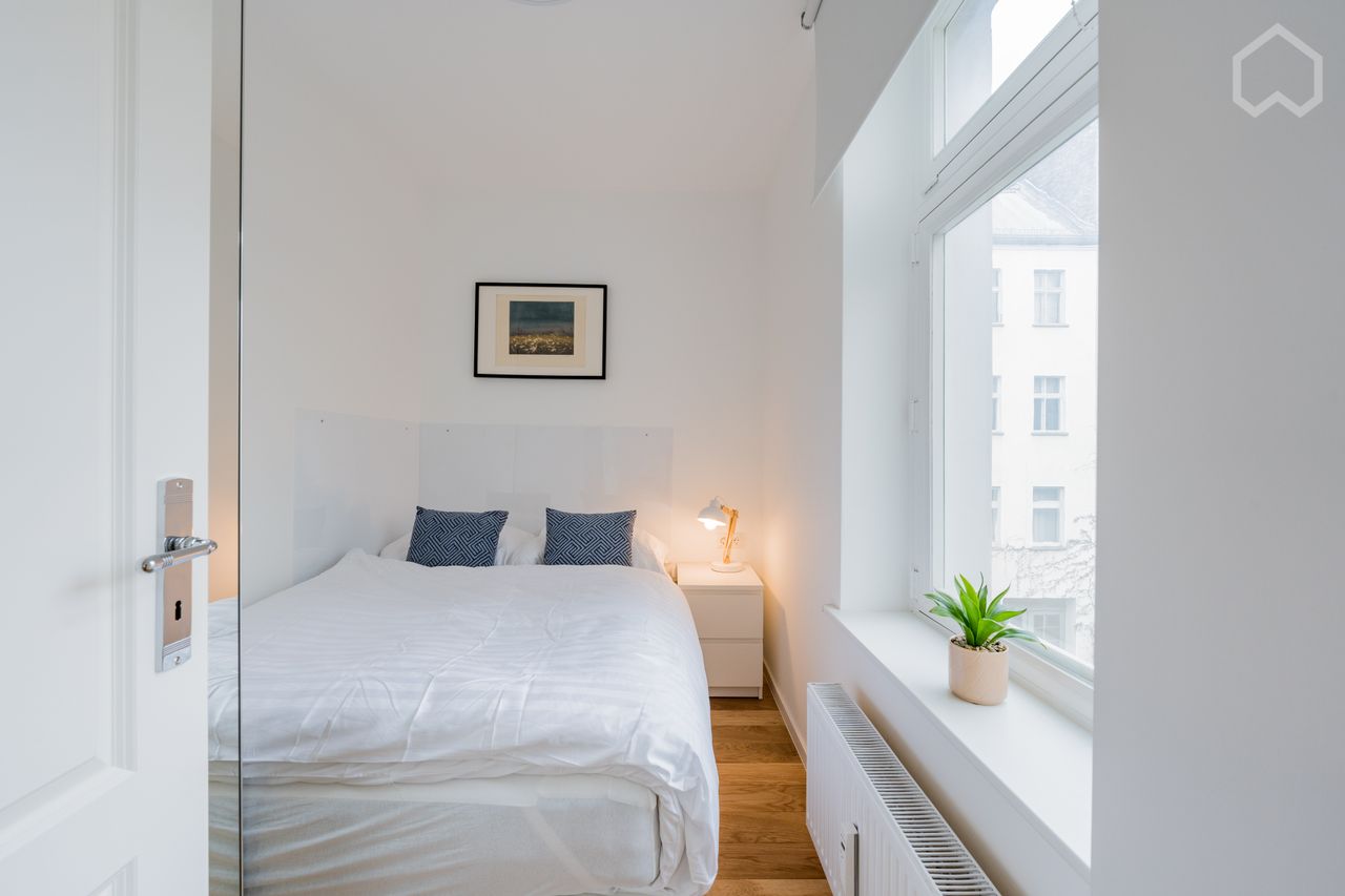 Brand new 1 Bedroom Apartment, luxury  in a quiet Neighborhood