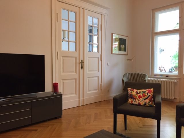 Feel at home in this fabulous & spacious 2 bedroom apartment in 14193 Schmargendorf/Grunewald!