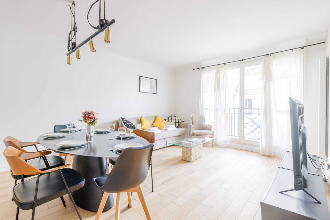 Beautiful flat located in the 17th arrondissement of Paris between Porte d'Asnières