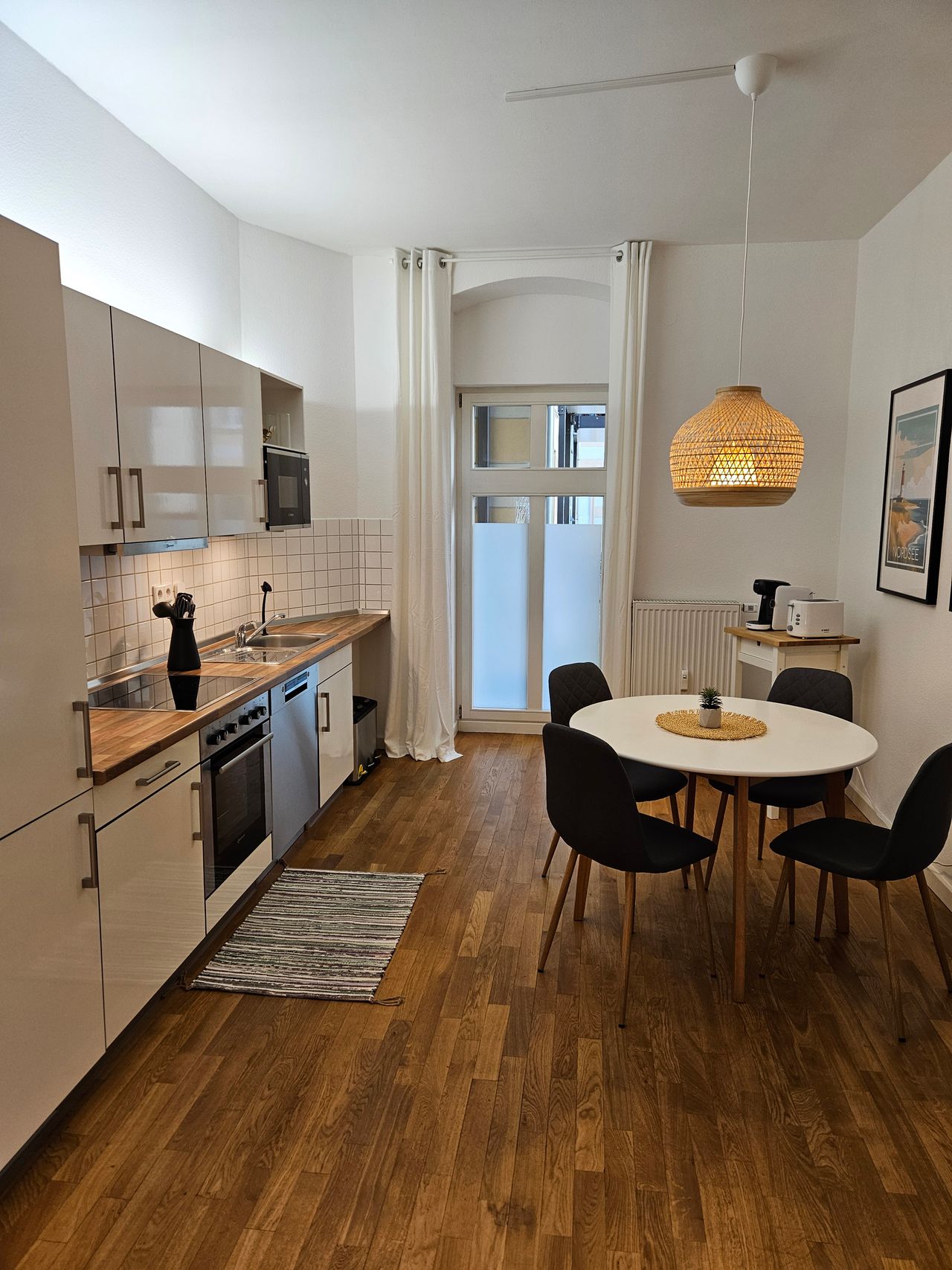 Fully modernized apartment with idyllic courtyard terrace in the heart of Friedrichshain