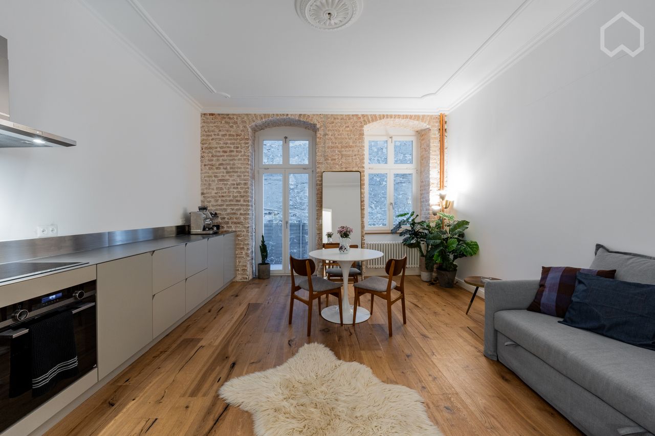Chic Apartment on Historic Metzer Str - Your Gateway to Authentic Berlin