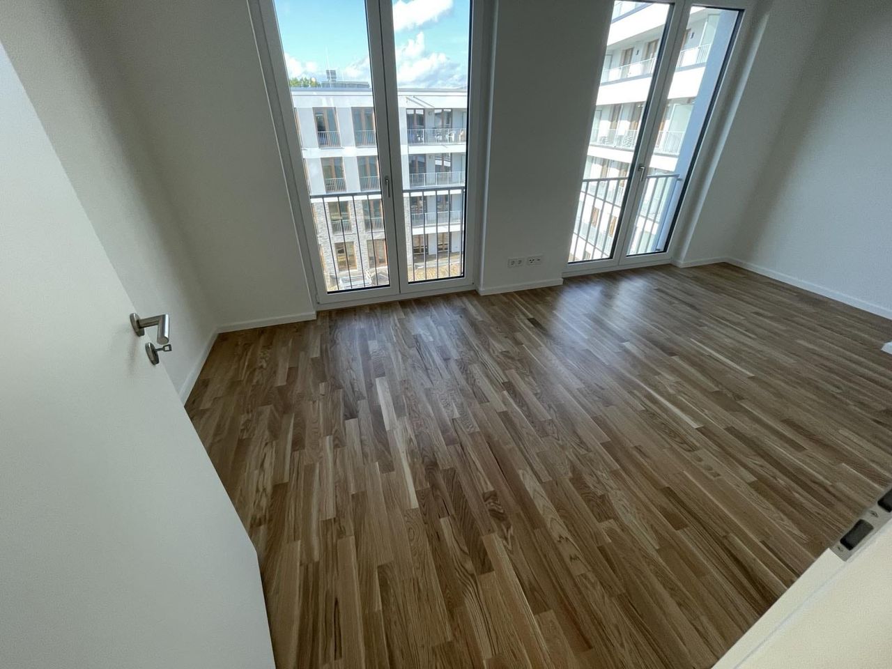 New apartment with balcony and equipped kitchen in Berlin Friedrichsfelde