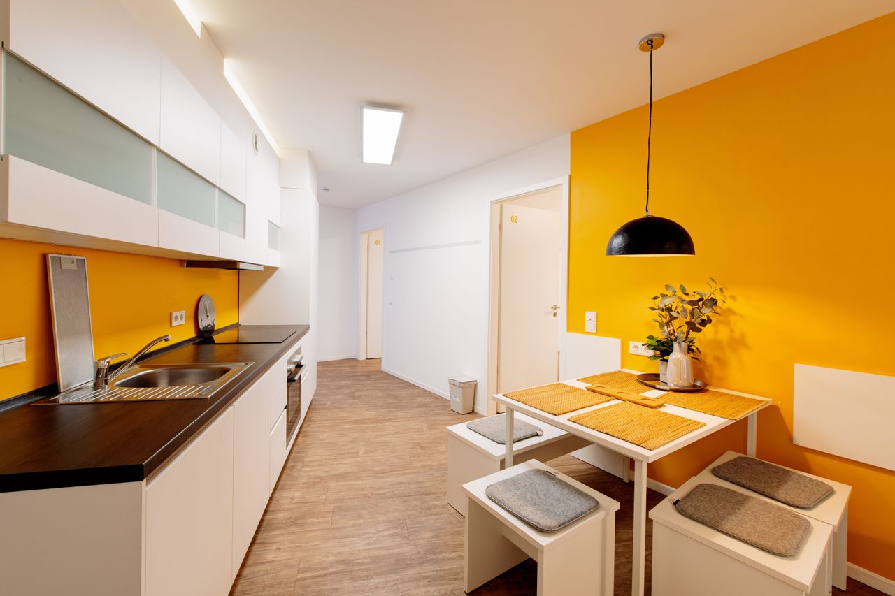 WE 0.6.1 Fully furnished private room in a 3 people shared apartment Nearby HTW University
