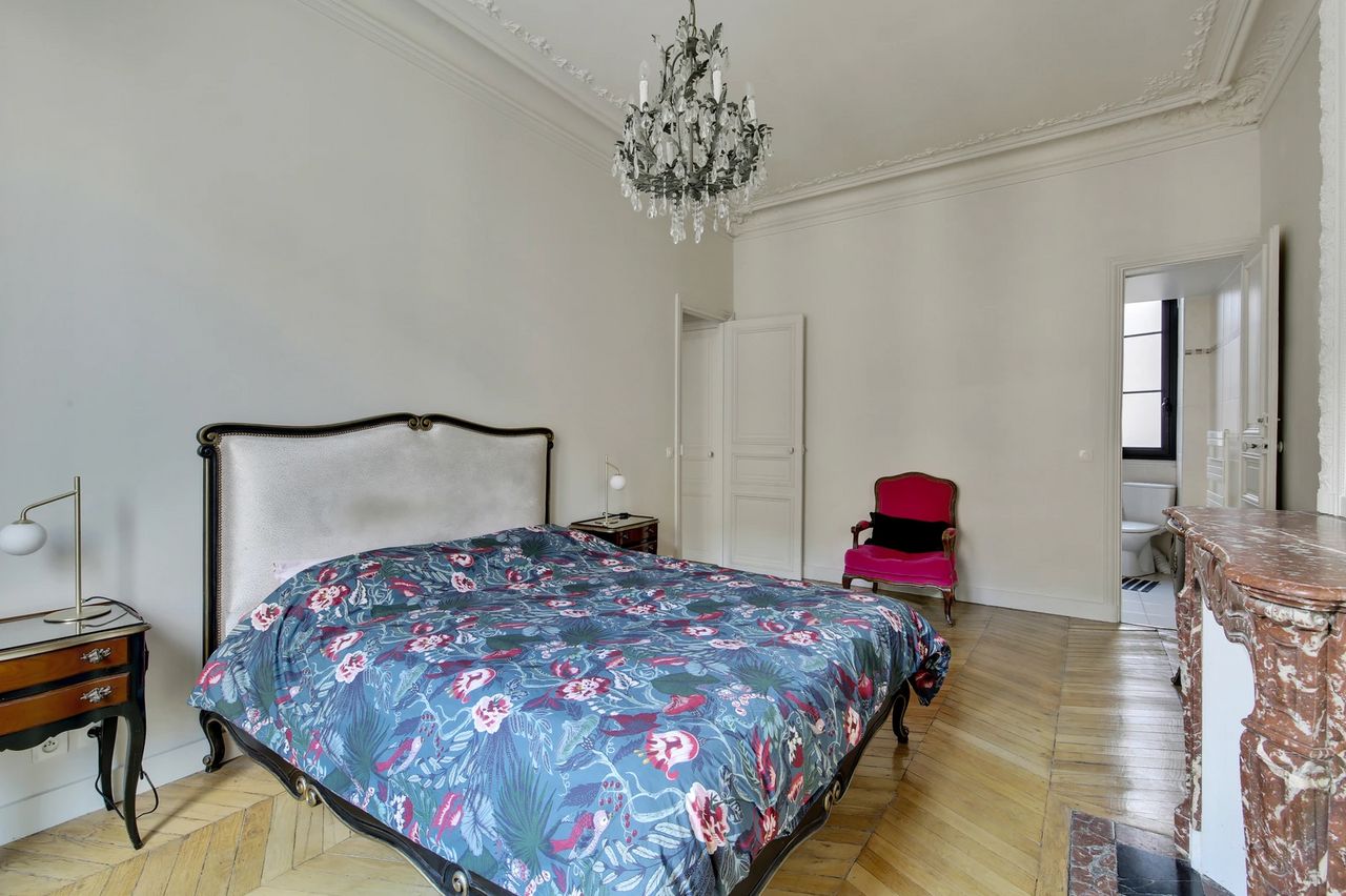 Welcome to a Haussmannian Gem: 3-Bedroom Apartment Near "Galeries Lafayette" and "Opéra