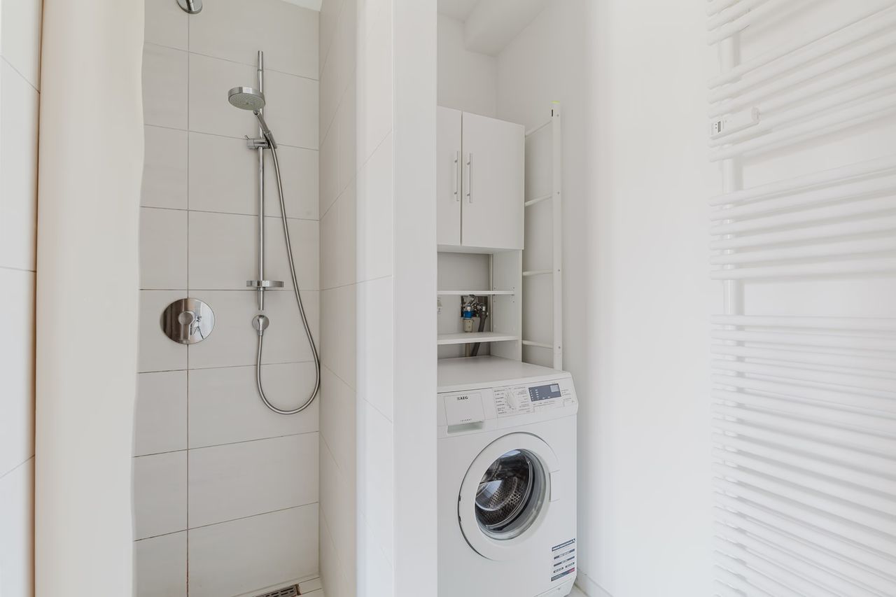 1 BR Mitte, elevator & w/d, nr landmarks