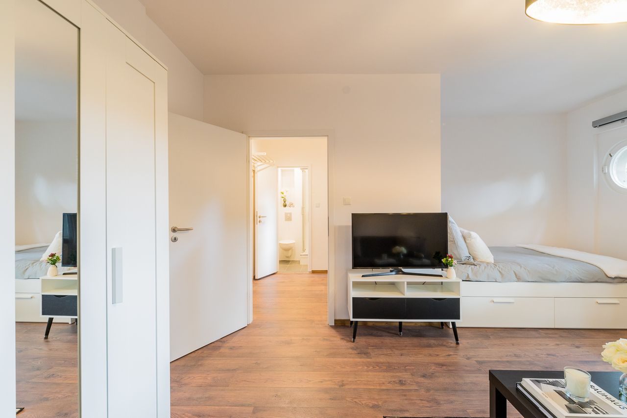 Modern fully furnished apartment in the heart of Graefekiez (Kreuzberg)