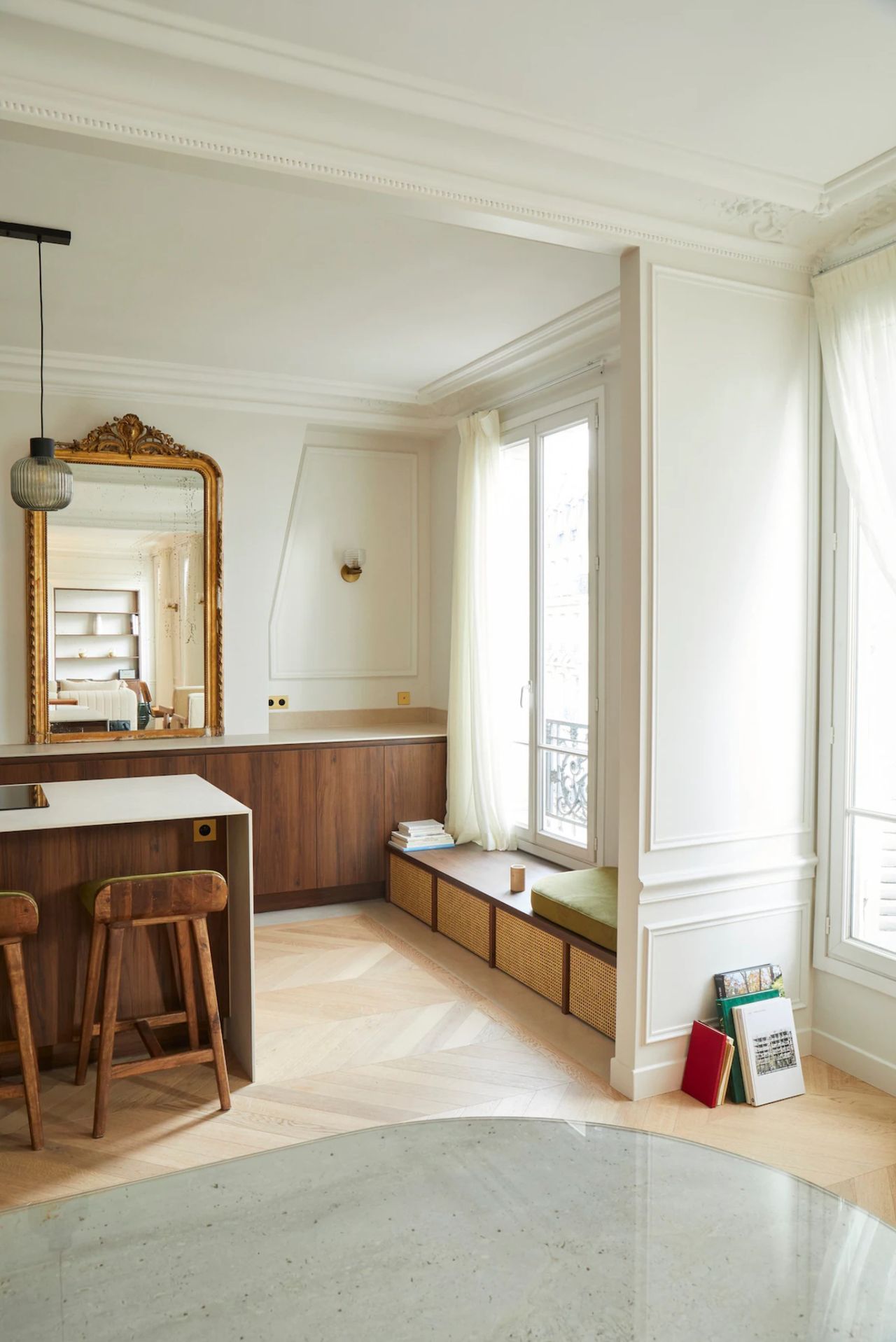 Elegant 100sqm Two Bedrooms in Marais