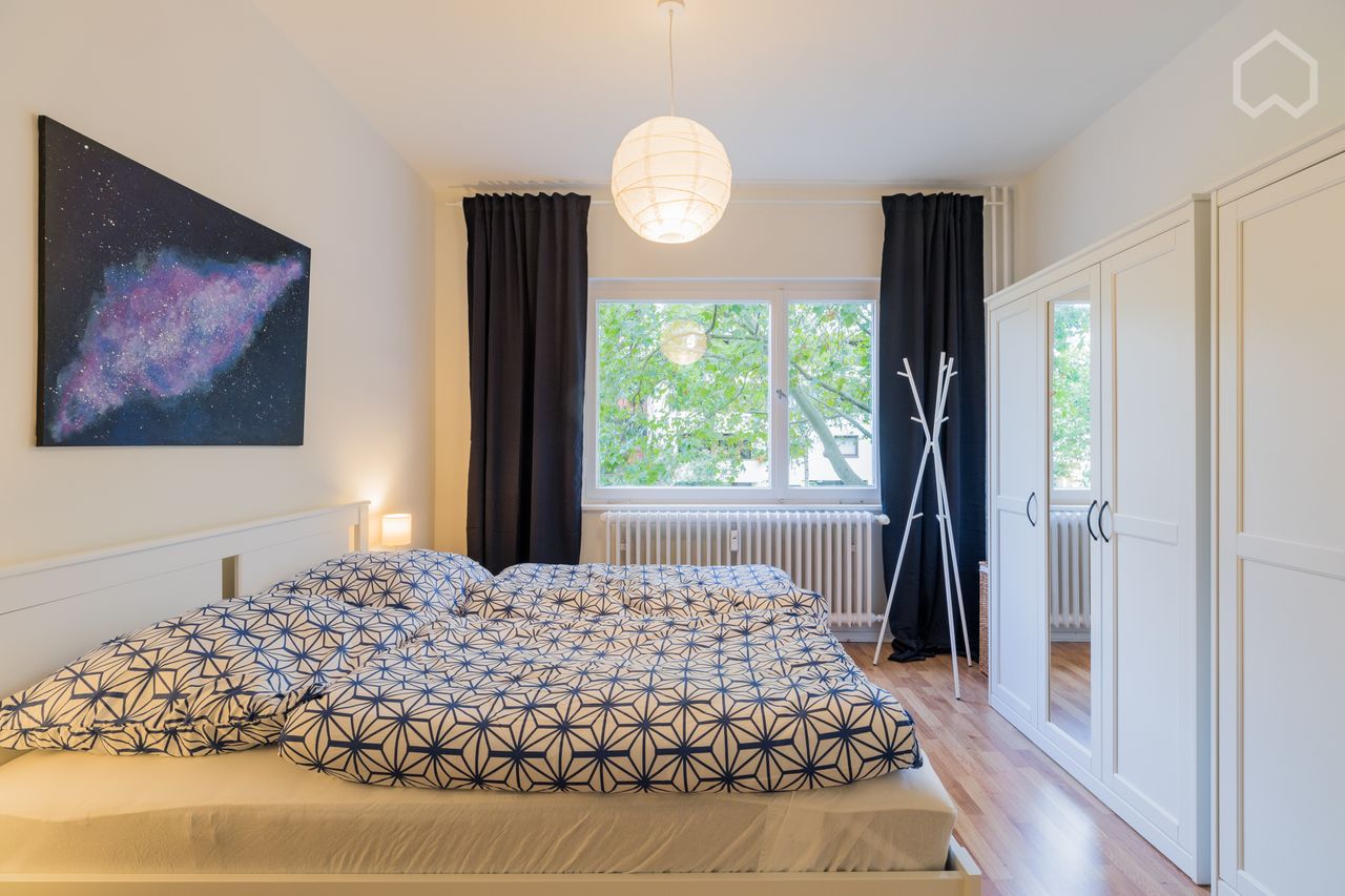 newly renovated and furnished with a south facing balcony near Franz Neumann Platz and Schäfersee