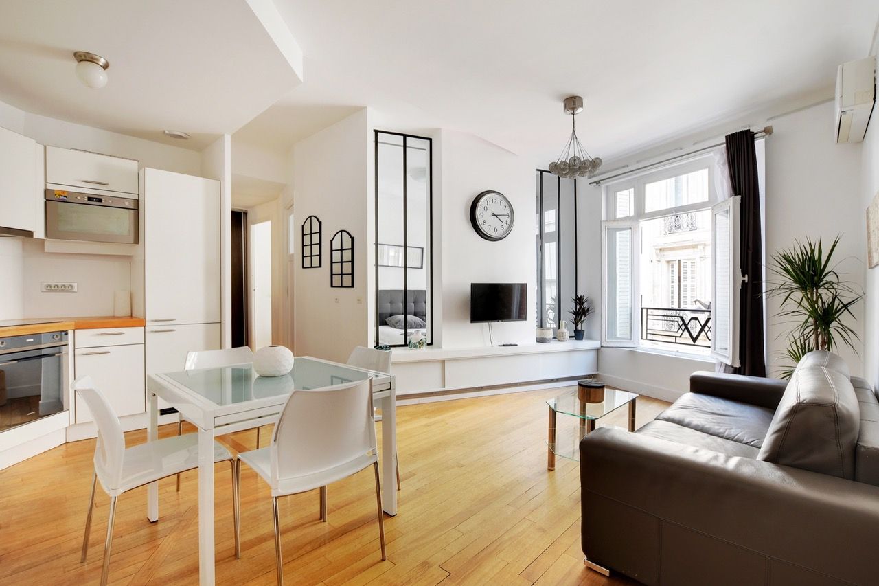 Modern 3-rooms apartment in the heart of the Champs-Élysées