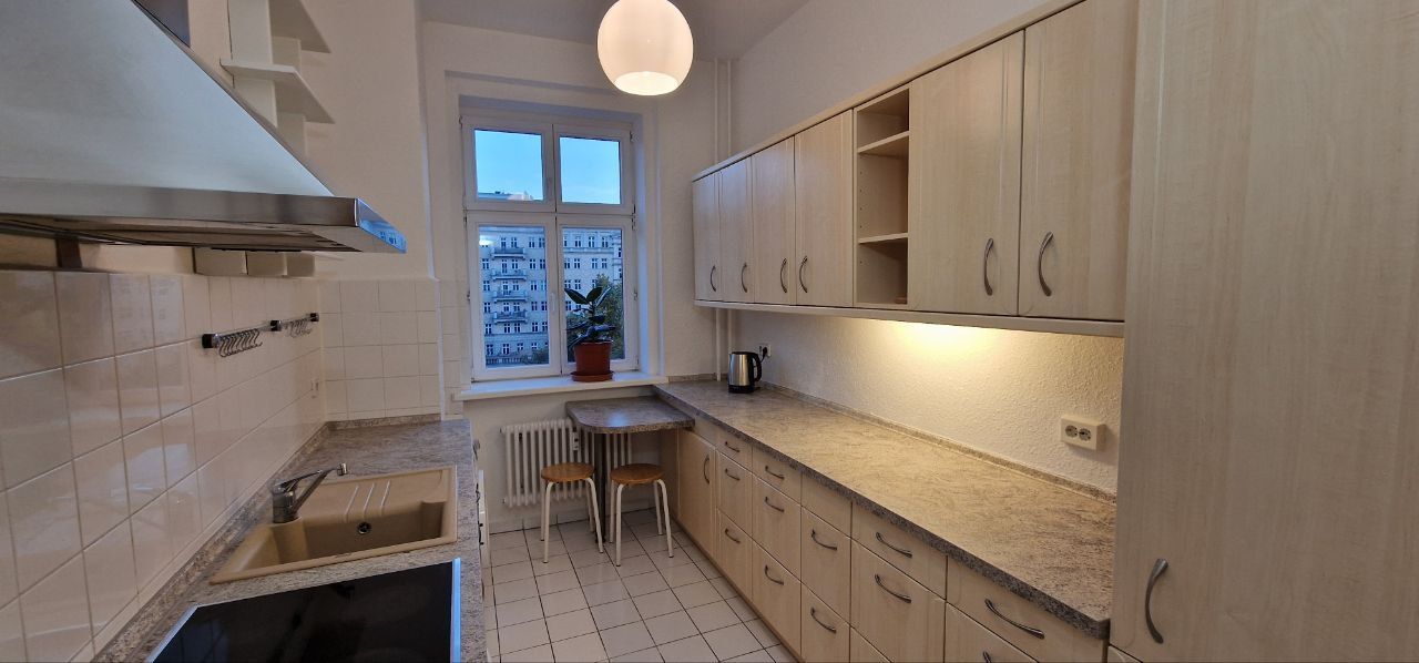 FIRST OCCUPANCY: Bright 2 rooms in the historic Karl-Marx-Allee