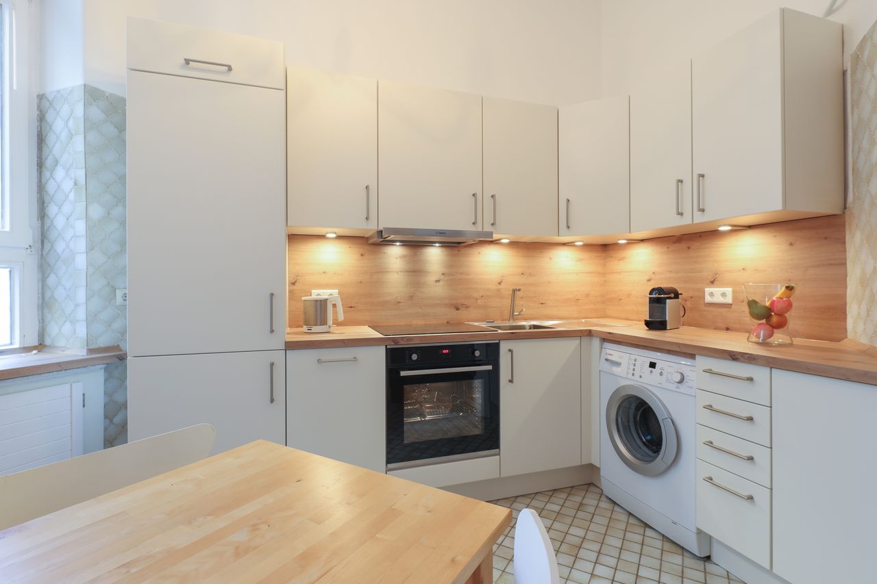 Extremely quiet and bright 2 room apartment-perfect for home office or studying, with balcony in Schöneberg