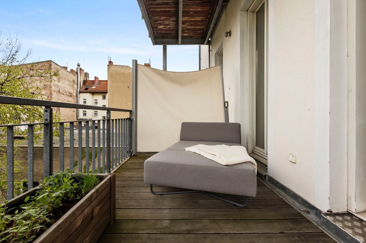 Bright & modern apartment; 2 rooms; 2 balconies; best location in Mitte