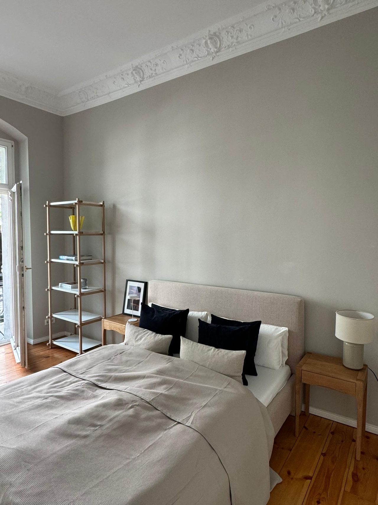 Charming Fully Furnished Apartment with Balcony and Helmholtzplatz View in Prenzlauer Berg