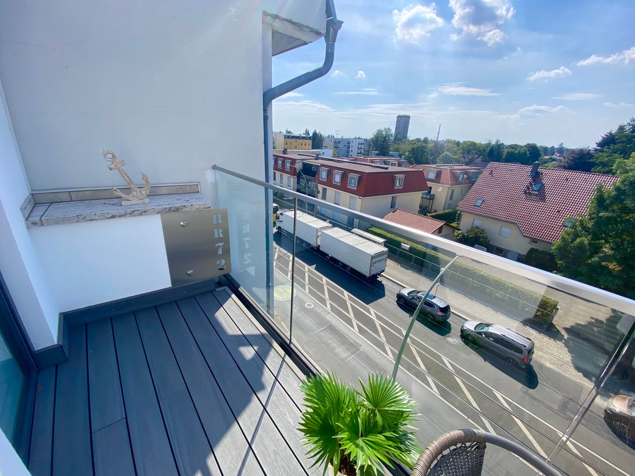 (15A) Top floor apartment with 2 rooms, air conditioning only 5.4km from Alexanderplatz/ free wifi