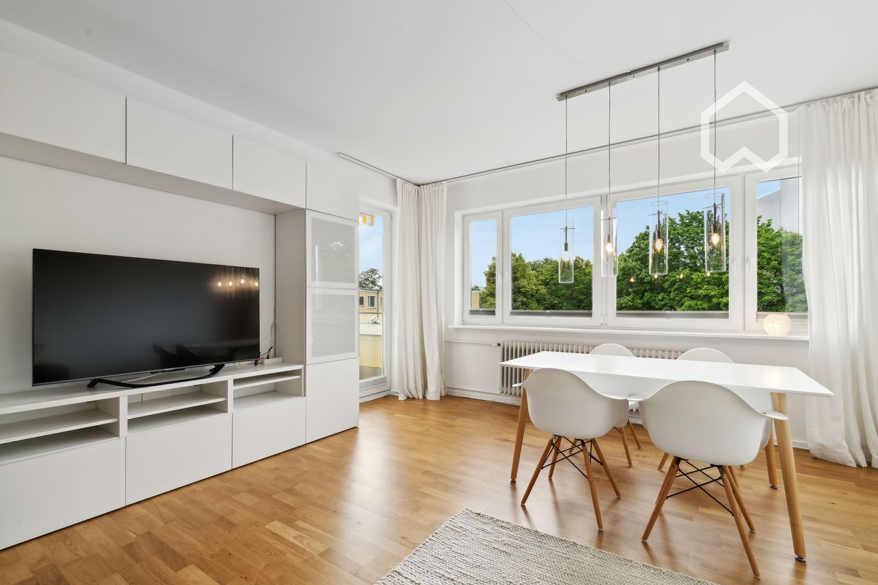 Exclusive, fully equipped apartment with balcony and home office at the community park in Berlin