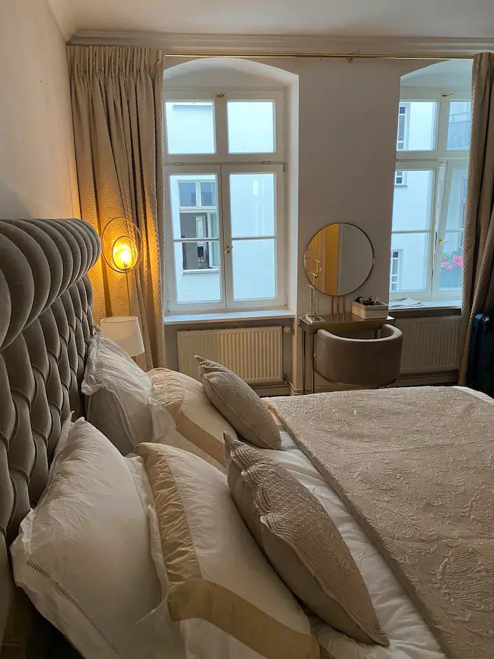 Lovely 1-bedroom modern unit, Mitte famous street