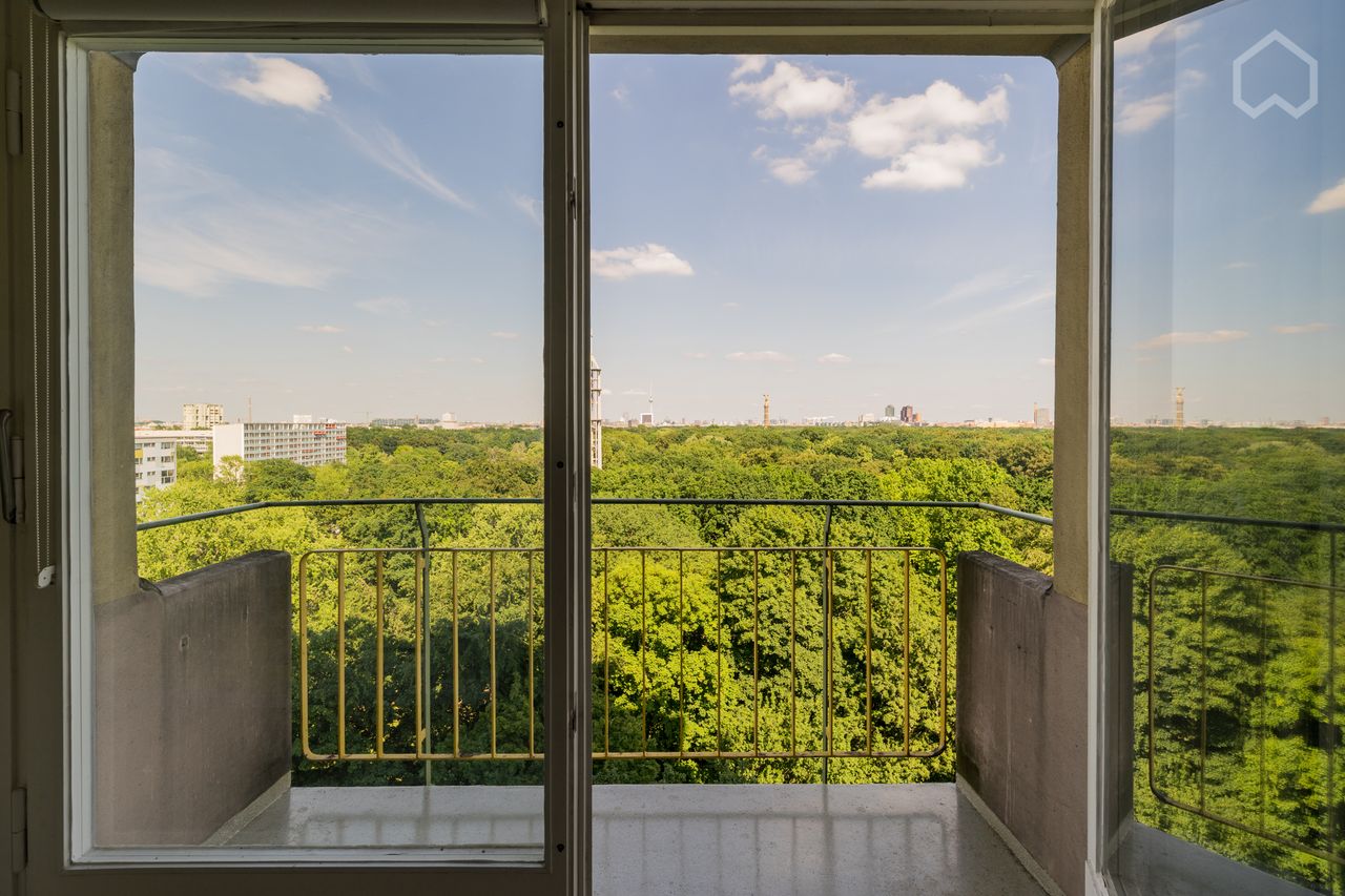 Modern studio apartment with incredible view over the Tiergarten