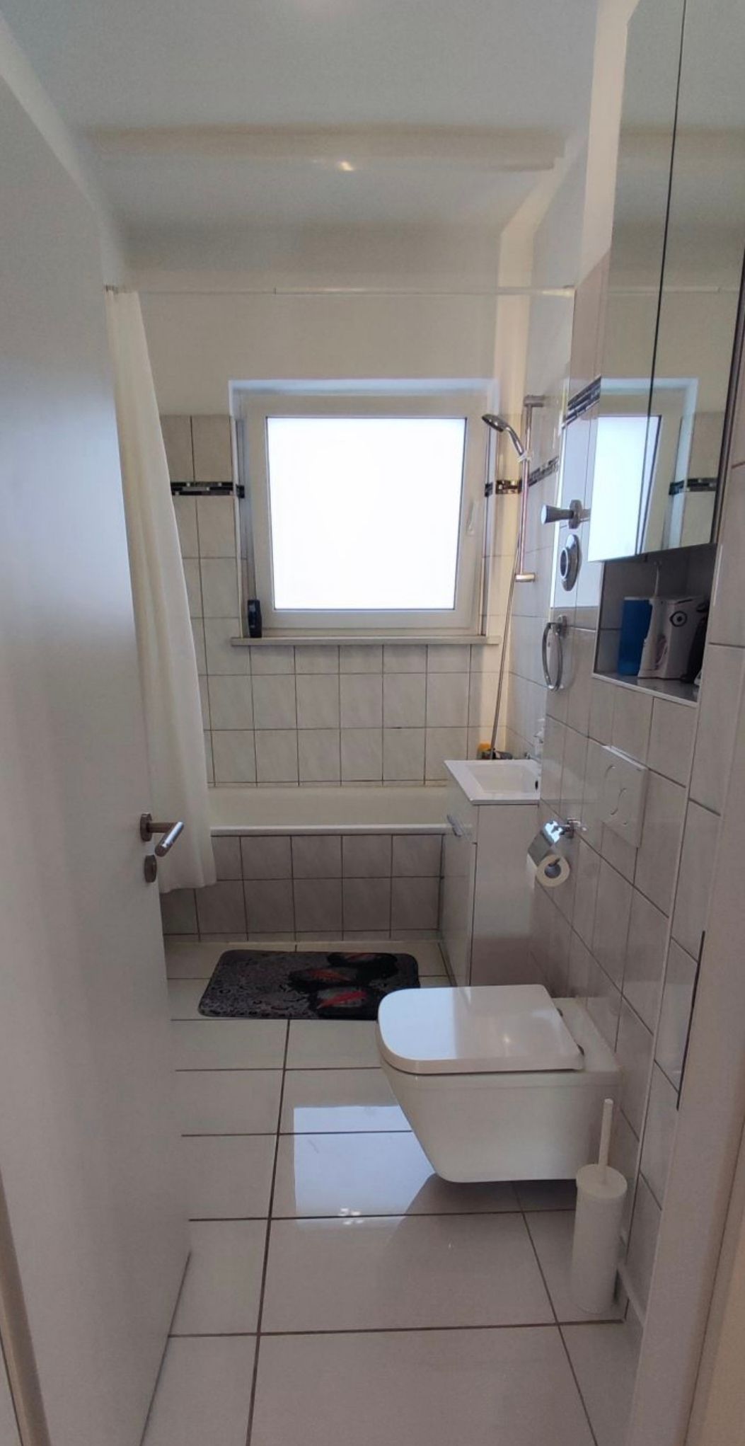 Stylish 2-Room Apartment with Balcony & Parking – Fully Furnished