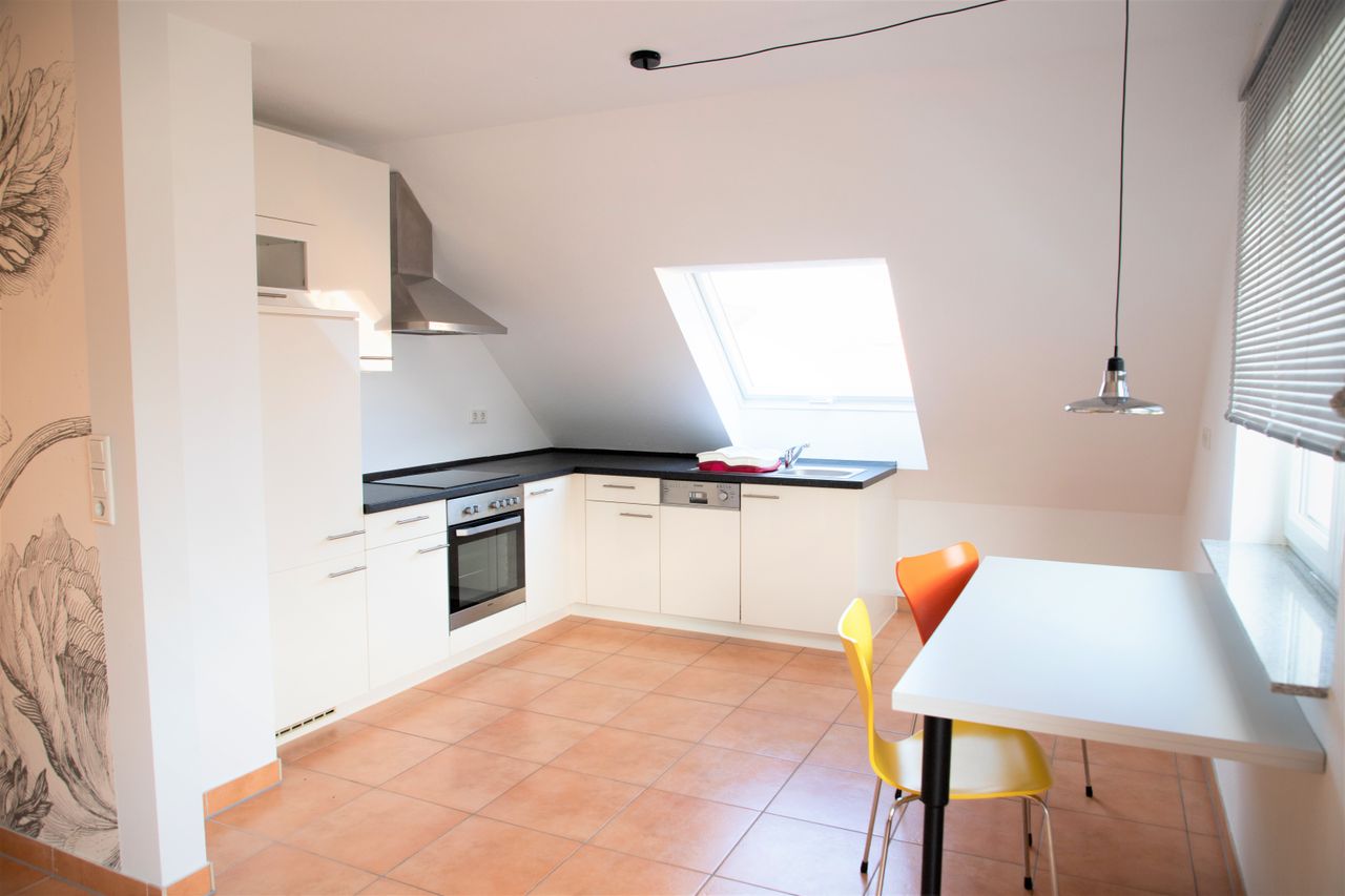Stylishly furnished, quiet 3 room attic apartment with balcony (95qm) in Bad Vilbel