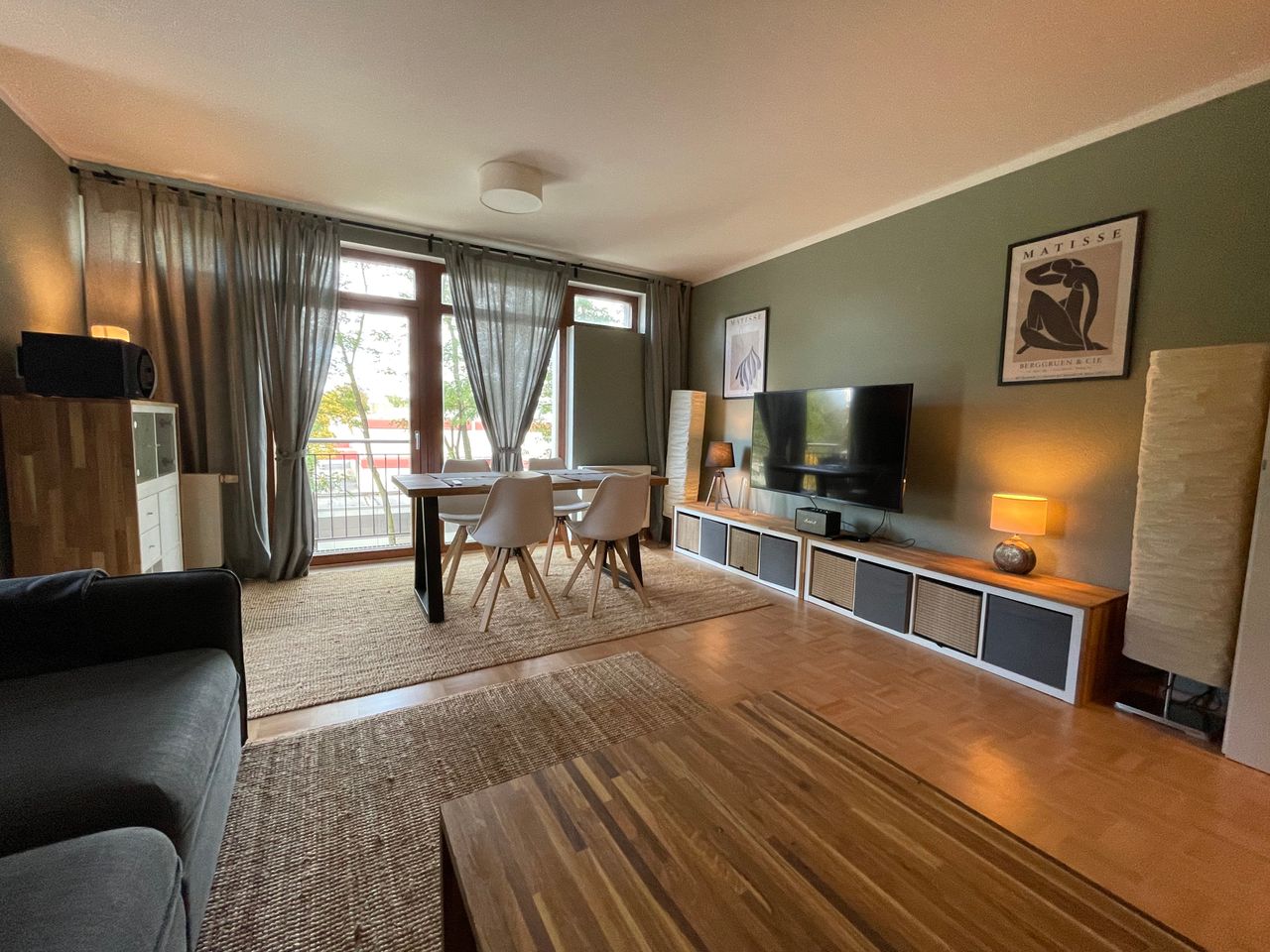 Perfectly located and stylishly  furnished apartment close to the Elbe, forest park und University Hospital
