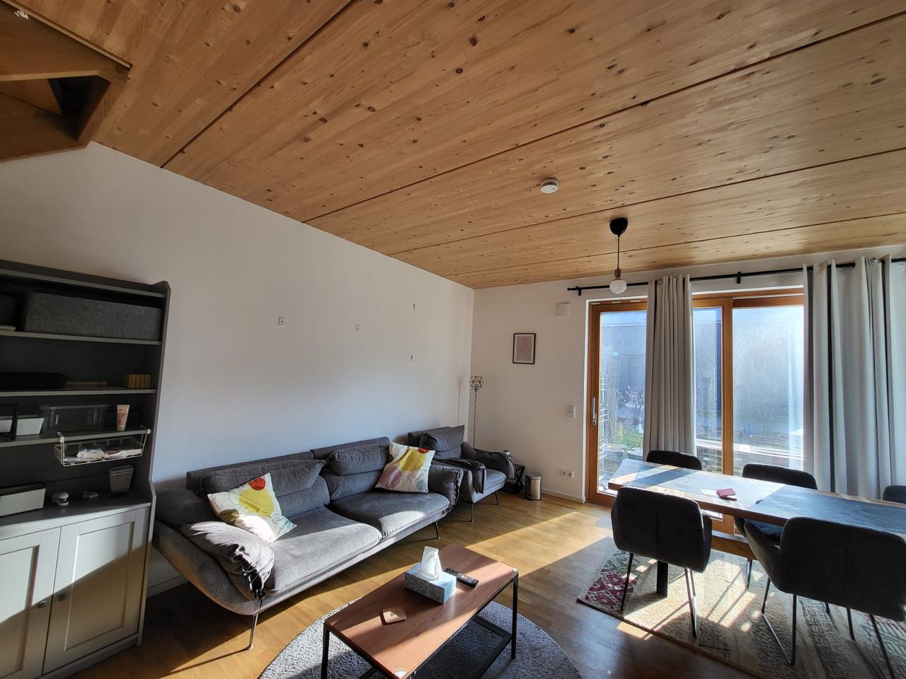 Large 5 room house for rent, fully furnished, and near the stunning Hahneberg natural reserve. Perfect for a family with kids!