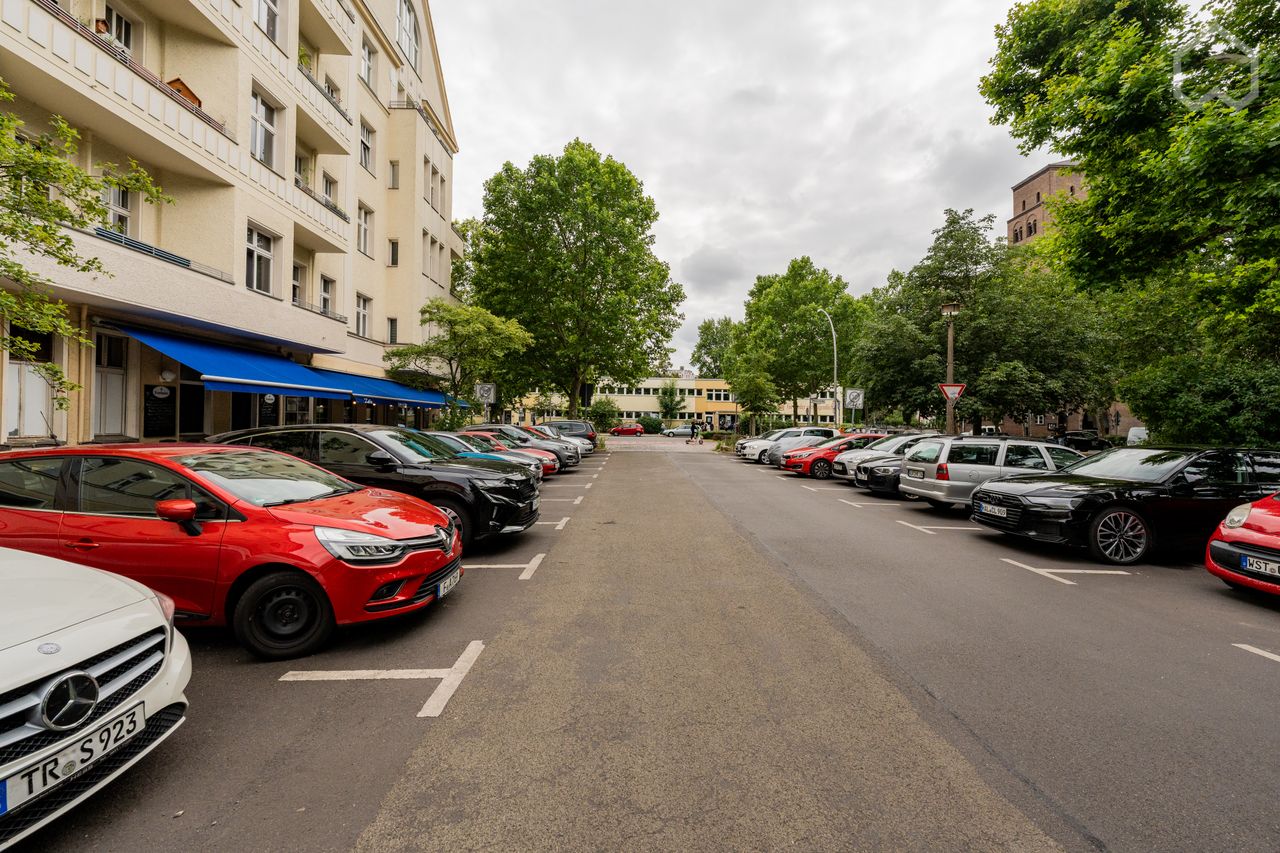 Managed by Wunderflats: Sunny Altbau Oasis with Balcony & Home Office – In the Heart of Prenzlauer Berg