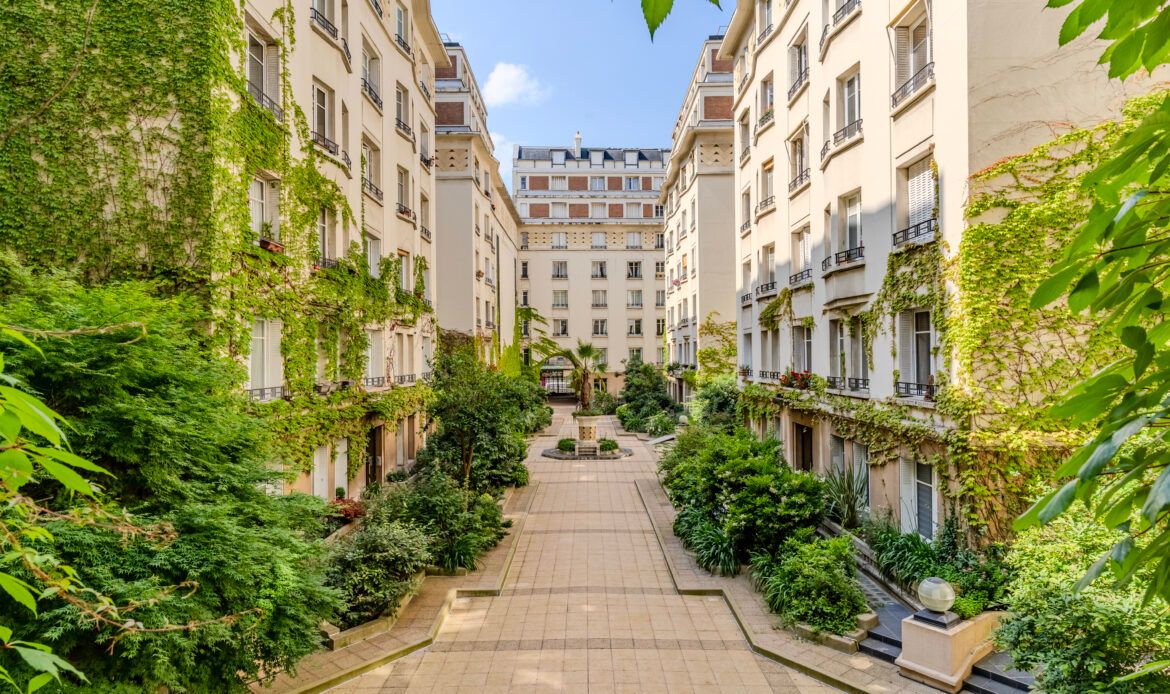 Charming 42 m² Two-Room Apartment in Paris's 7th Arrondissement, Near the Eiffel Tower
