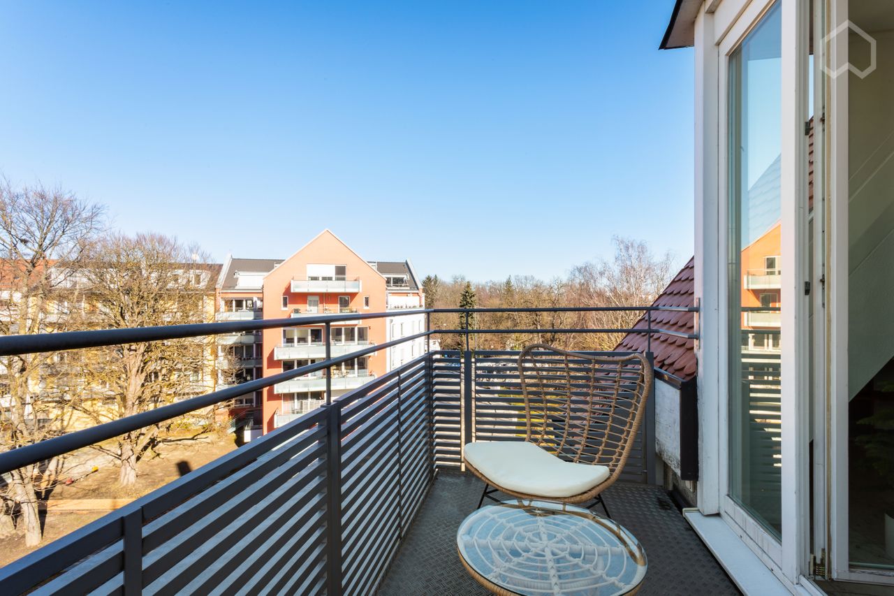 Upscale apartment with views over Pasing (pets allowed)