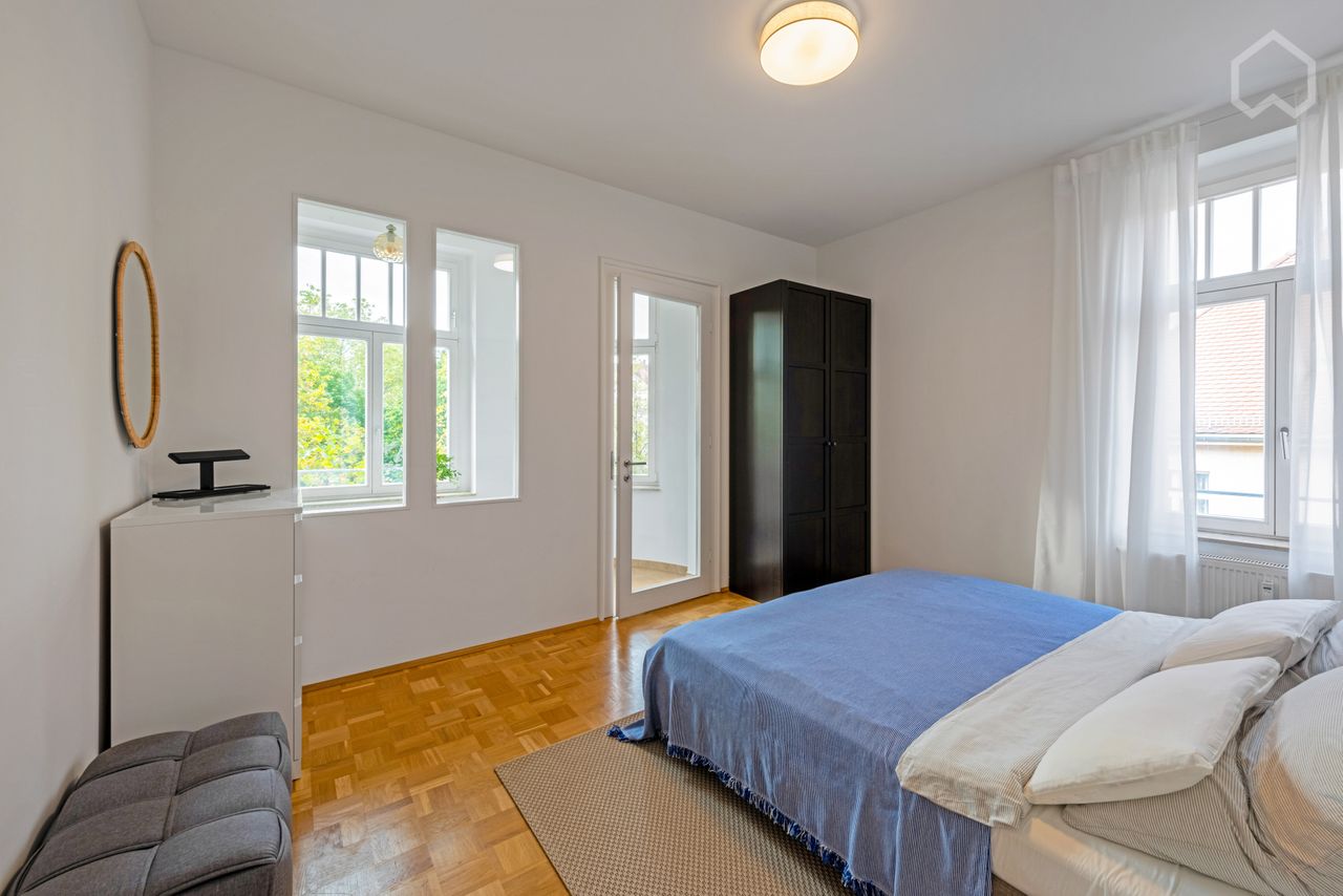 Beautiful,  light flooded, fully equipped, 2 room apartment with winter garten near Völkerschlachtsdenkmal