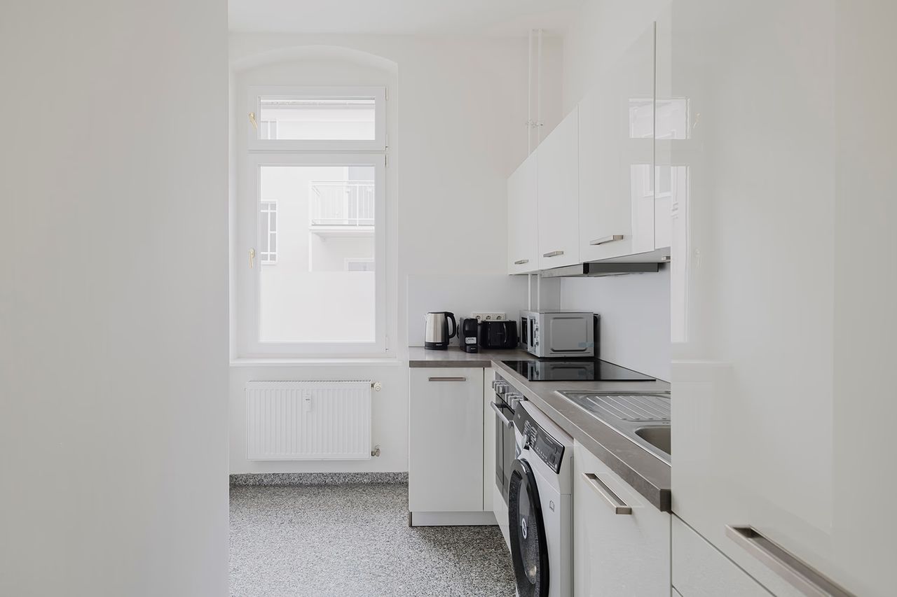 2 BR Prenzlauer Berg, elevator, furnished