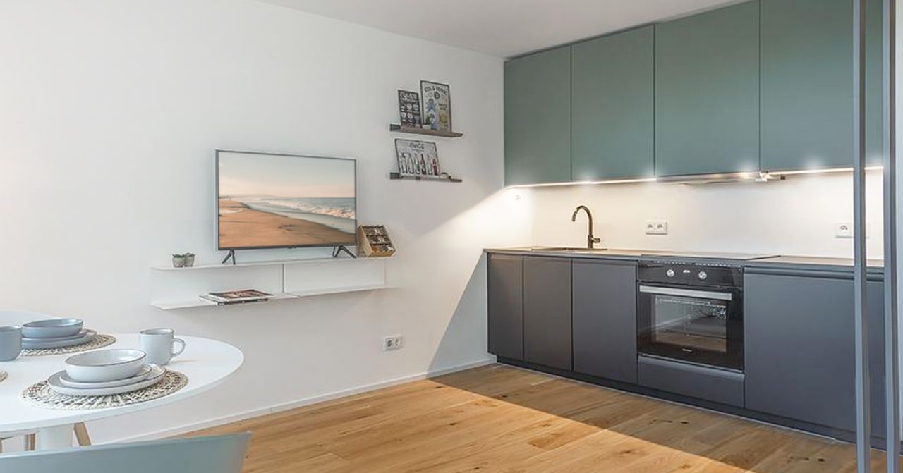 Completely renovated design apartment / first occupancy in a top location in Munich with optimal transport connections
