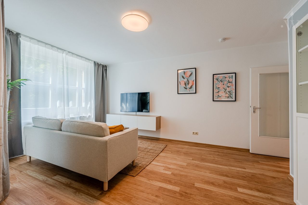 NEWLY furnished 2-room wellness oasis in the green Berlin-Tegel