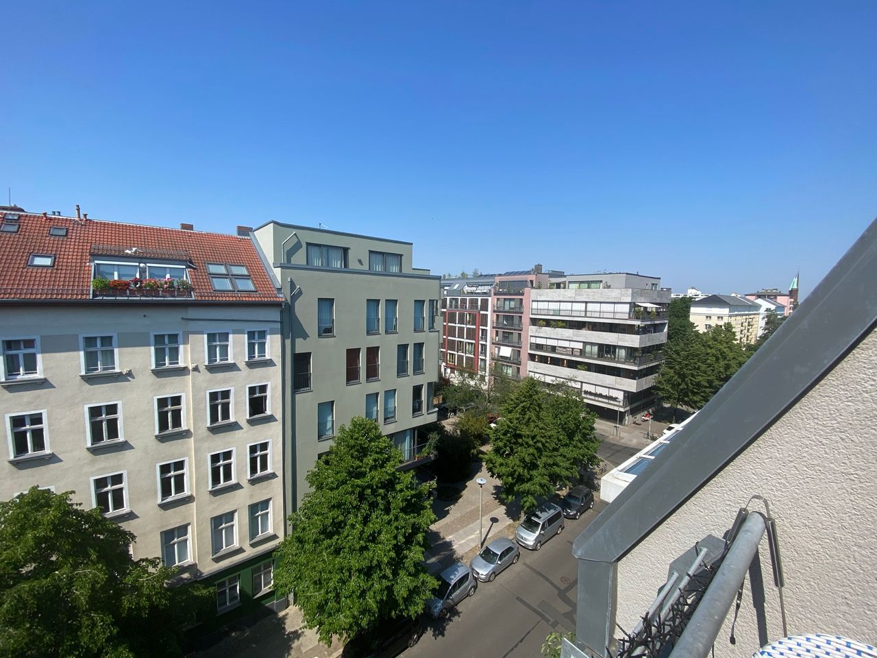 Parking free / 3 room top floor apartment in Berlin-Mitte, incl. underground car park with elevator to the top floor, terrace, WiFi,