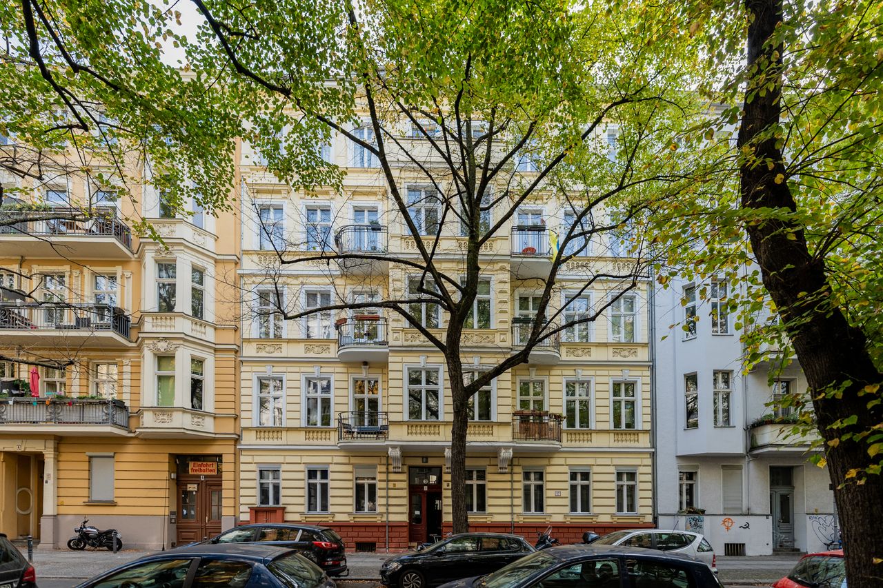 Furnished and Recently Renovated 1-Room Apartment in Prime Schöneberg Location