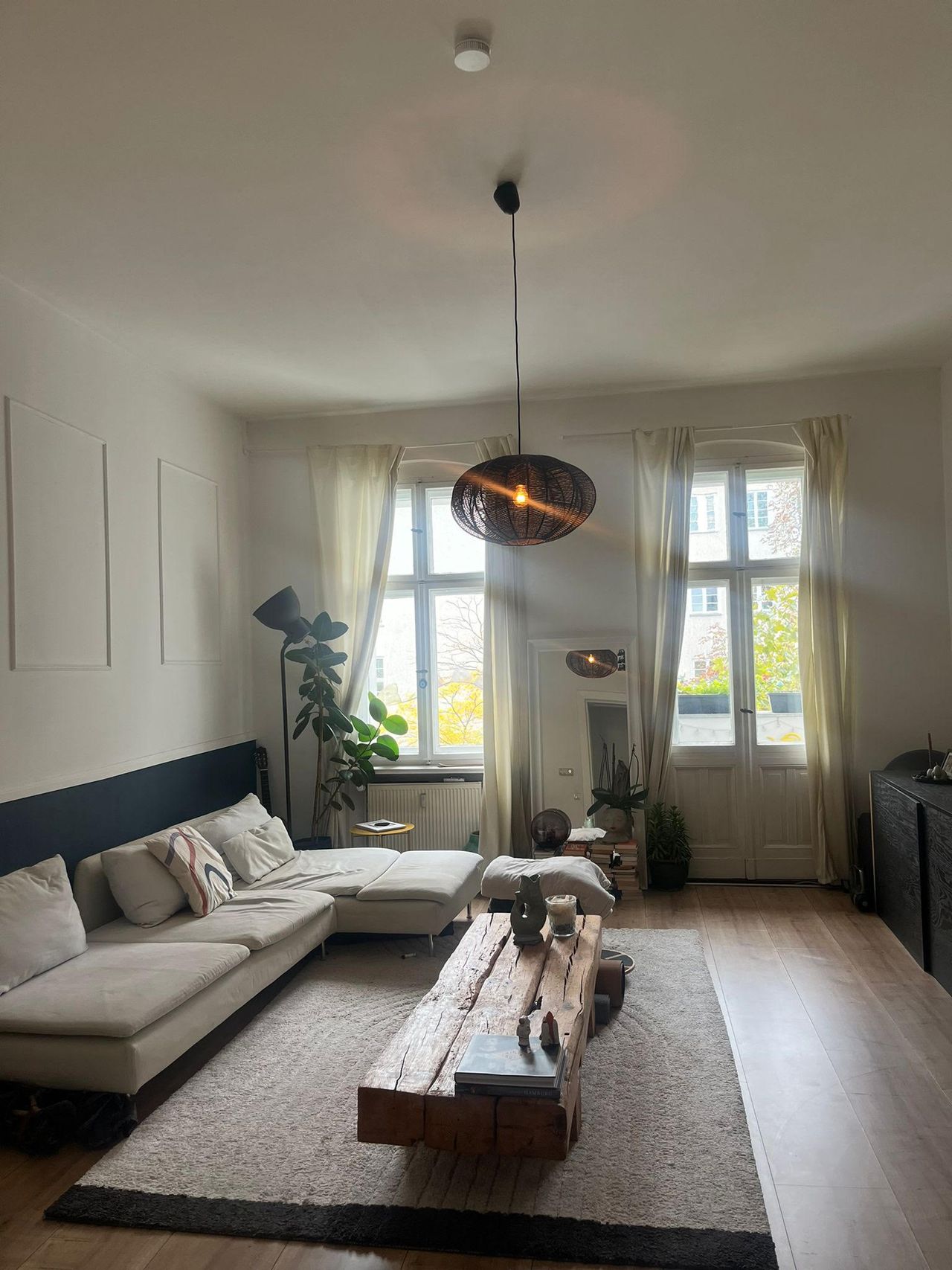 Quiet and fashionable apartment located at the border to Friedrichshain