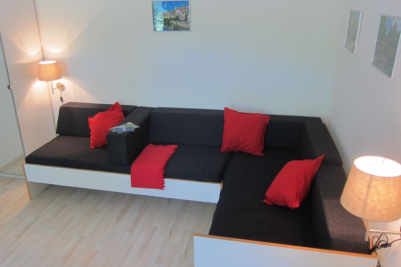 Top Location to City+University!+OHB Furnished 2-room-apartment with balcony, parking optional